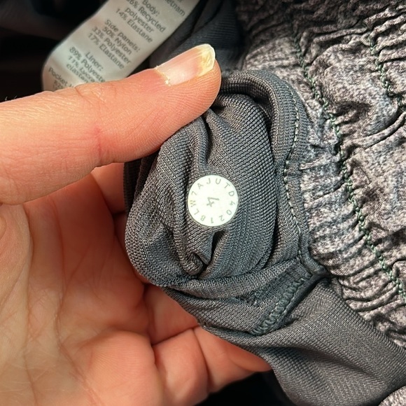 Lululemon Hotty Hot Short II *Long 4" Heather Lux Multi Black / Heathered Black - Picture 3 of 5